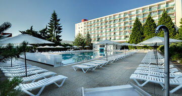 Kupeľný hotel Minerál - vonkajší bazén -  individuálny zájazd CK Turancar - Slovensko, Dudince