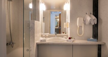 Hotel Aquila Porto Rethymno-kúpeľňa-letecký zájazd CK Turancar-Kréta-Anissaras