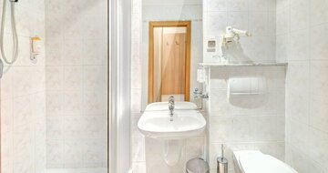 Hotel FIS - kúpeľňa - individuálny zájazd CK Turancar - Štrbské Pleso, Slovensko