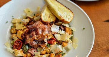 Maladinovo - reštaurácia Bernard pub - individuálny zájazd CK Turancar - Slovensko, Liptovská Mara