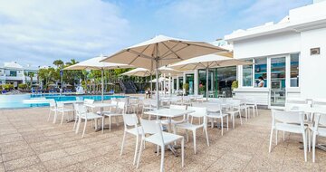 THB Royal - terasa - letecký zájazd CK Turancar - Lanzarote, Playa Blanca