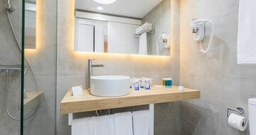 Labranda Alyssa Suite Hotel - kúpeľňa - letecký zájazd CK Turancar - Lanzarote, Playa Blanca