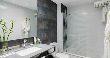H10 White Suites Boutique Hotel - kúpeľňa - letecký zájazd CK Turancar - Lanzarote, Playa Blanca