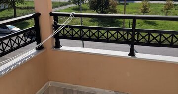 Apartmánový dom Stelios-balkón-zájazd autobusovou a individuálnou dopravou CK Turancar
