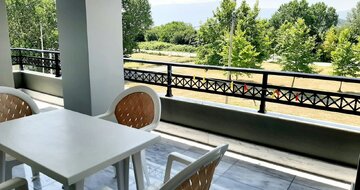 Apartmánový dom Stelios - balkón - zájazd autobusovou a individuálnou dopravou CK Turancar - Grécko, Olympská riviéra, Nei Pori