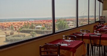 Hotel Blumen na pláži Rimini - Viserba, zájazdy autobusovou a individuálnou dopravou CK TURANCAR