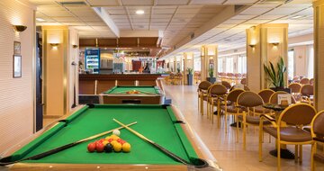 Calella Palace - biliard - letecký zájazd CK Turancar, Calella, Costa Brava, Španielsko