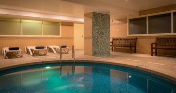 Calella Palace - vnútorný bazén -  letecký zájazd CK Turancar, Calella, Costa Brava, Španielsko