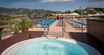 Calella Palace - strešná jacuzzi - letecký zájazd CK Turancar - Španielsko, Costa Brava, Calella