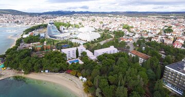 Hotelový komplex Imperial Green - pláž - autobusový zájazd CK Turancar - Chorvátsko, Vodice