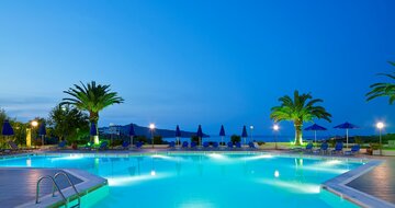 Hotel Elefteria-hotelový bazén-letecký zájazd CK Turancar-Kréta-Agia Marina