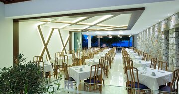 Hotel Elefteria-reštaurácia-letecký zájazd CK Turancar-Kréta-Agia Marina