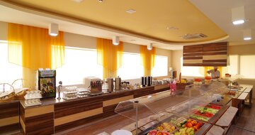 Plamena Palace - bufetové stoly - letecký a autobusový zájazd CK Turancar - Bulharsko, Primorsko