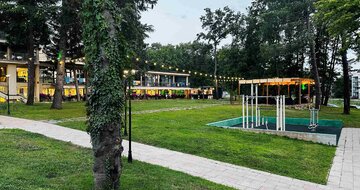 Queen Nelly Park - vonkajšia posilňovňa - letecky a autokarový zájazd s CK Turancar - Kiten, Bulharsko