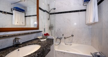Hotel Hydramis Palace-kupelňa-letecký zájazd CK Turancar-Kréta-Kavros