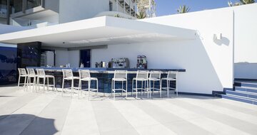 Hotel I resort - bar pri bazéne - letecký zájazd CK Turancar - Kréta, Stalida