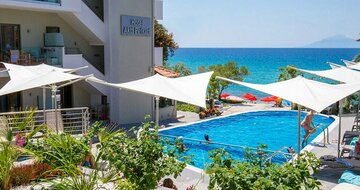 Hotel Akti Pefkari -  exteriér a bazén - zájazd CK TURANCAR