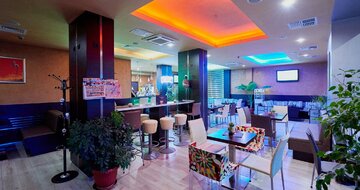 Hotel Paradise- Bulharsko - letecky a autokarový zájazd - Pomorie s CK Turancar- kaviareň