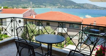 Apartmánový dom Vergina-Thasos-Skala Potamias-autobusový zájazd CK TURANCAR-balkón-výhľad