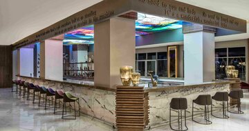 Delphin Be Grand Resort - bar - letecký zájazd CK Turancar - Turecko, Lara