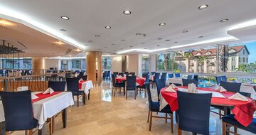 Orfeus Park Hotel - hlavná reštaurácia - letecký zájazd CK Turancar - Turecko, Colakli