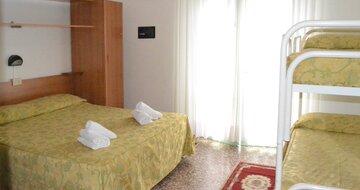 Hotel Mirage ** v stredisku Lido di Jesolo, dovolenka individuálnou a autobusovou dopravou cez CK TURANCAR