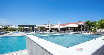 Hotel Tsampika - bazén - letecký zájazd CK Turancar (Rodos, Faliraki)