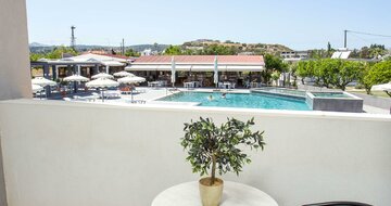 Hotel Tsampika - výhľad z izby- letecký zájazd CK Turancar (Rodos, Faliraki)