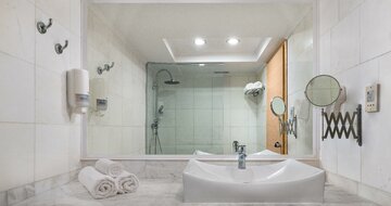 Hotel Kresten Palace - kúpelňa v izbe štandard - letecký zájazd CK Turancar (Rodos, Faliraki)