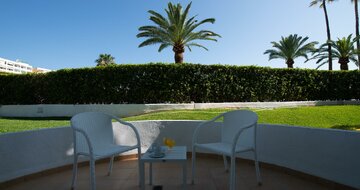 Aparthotel Alcudia Beach - terasa - letecký zájazd CK Turancar - Malorka, Alcudia