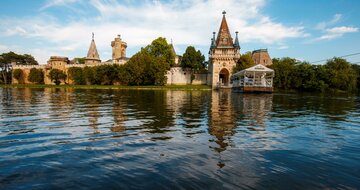 Poznávacie zájazdy CK Turancar, Rakúsko, Zámok Franzesburg a Seegrotte, Zámok Franzesburg