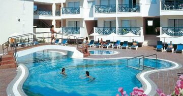 Cynthiana Beach Hotel - bazén - letecký zájazd CK Turancar - Cyprus, Paphos