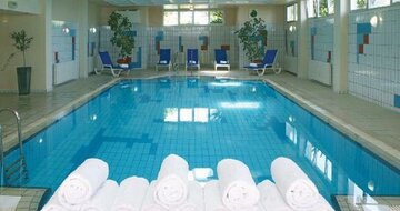 Cynthiana Beach Hotel - vnútorný bazén - letecký zájazd CK Turancar - Cyprus, Paphos