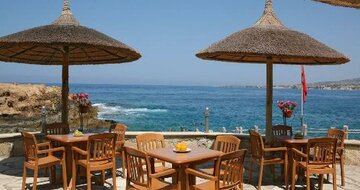 Cynthiana Beach Hotel - plážový bar - letecký zájazd CK Turancar - Cyprus, Paphos