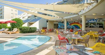 St.Raphael Resort – bazén– letecký zájazd CK Turancar – Cyprus, Aya Napa 