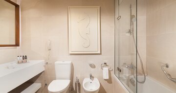 St.Raphael Resort – kupeľňa – letecký zájazd CK Turancar – Cyprus, Aya Napa 