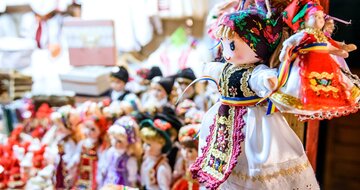 CK Turancar, autobusový poznávací zájazd, Rumunsko - Sedmohradsko a Transylvánia, bábika v tradičnom odeve