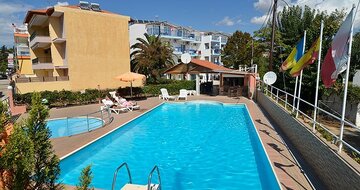 Aparthotel Marialena bazén a exteriér - letecký zájazd CK TURANCAR