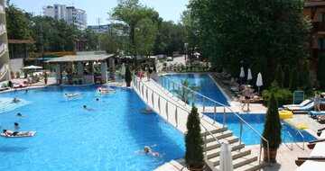 Grand hotel Nirvana - bazén - letecký a autobusový zájazd CK Turancar - Bulharsko, Slnečné Pobrežie