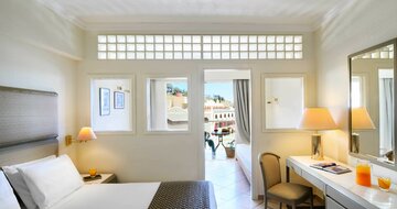 Hotel Lindos Royal Resort - rodinná izba s výhľadom do záhrady - letecký zájazd CK Turancar (Rodos, Vlycha-Lindos)