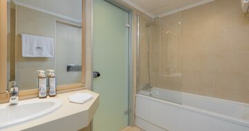 Hotel Lindos Royal Resort - kúpelňa - letecký zájazd CK Turancar (Rodos, Vlycha-Lindos)