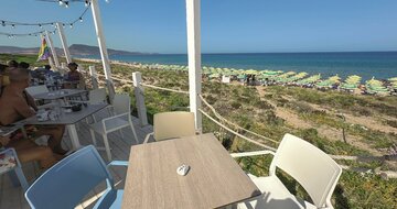 Hotel Mimose Beach Village - bar na pláži - letecký zájazd CK Turancar - Sardínia, Badesi
