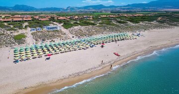 Hotel Mimose Beach Village - pláž - letecký zájazd CK Turancar - Taliansko - Sardínia