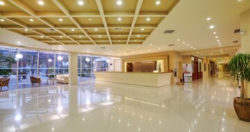 Hotel Kipriotis Village Resort - vstupná hala s recepciou - letecky zájazd CK TURANCAR (Kos - Psalidi)