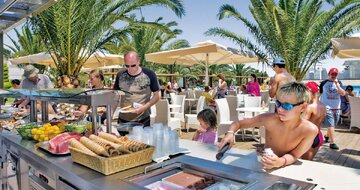 Kipriotis Village Resort – bar – letecký zájazd CK Turancar – Kos - Psalidi