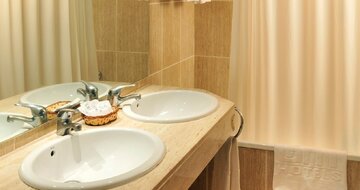 Hotel Neptuno Tossa  - kúpeľňa - letecký zájazd CK Turancar - Španielsko, Tossa de Mar