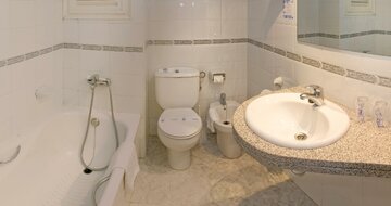 Hotel Costa Brava - kúpeľňa - letecký zájazd CK Turancar, Španielsko, Tossa de Mar