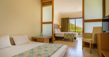 Hotel Sol By Melia Cosmopolitan Rhodes - rodinná izba posuvné dvere - letecký zájazd CK Turancar (Rodos, Ixia)