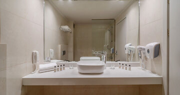 Hotel Sol By Melia Cosmopolitan Rhodes - kúpelňa - letecký zájazd CK Turancar (Rodos, Ixia)