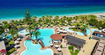 Hotel D´Andrea Mare beach - pohľad na bazény a pláž - letecký zájazd CK Turancar (Ialyssos, Rodos)